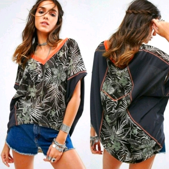 Free People Tops - Free People Tropical Floral Oversized V-neck Tee